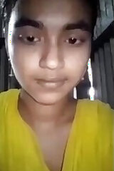 Desi Vlg Girl Shows Nude Body and Fingering