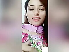 amateur-boobs-brunette-desi