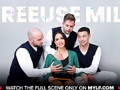 3some-amateur-american-ass