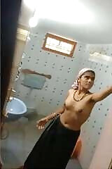 Desi Bhabhas Boobs Caught on Candid Camera