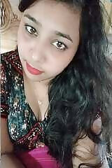 Pretty Girl Shows Tits and Pussy