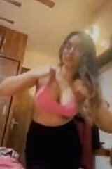 Sexy Desi Girl Shows Ass