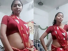 chubby-dancing-desi-mom