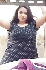 Sexy Desi Girl Shows Pussy