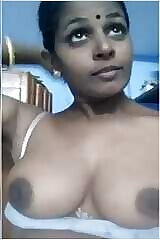Desi Mallu Bhabhi Shows Tits