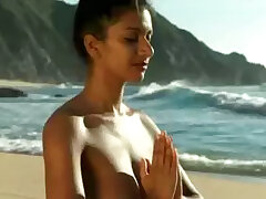 amateur-beach-desi-flexible