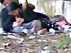 sex-couple-park-public