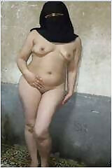 Sexy Girl Shows Naked Body