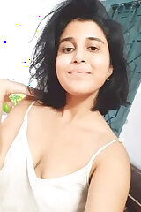 Sexy Desi Girl Shows Her Nude Body and bathing