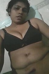 Exclusive Horny Auntie Mallu jerking off selfies