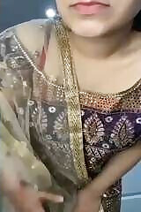 Desi Indian Girl Shows Her Ass